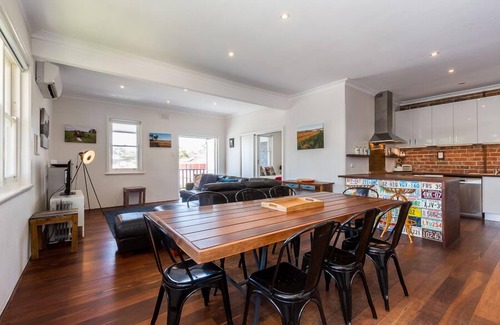 Mount Claremont Apartment | UrbanStyle Claremont Apartment - Executive Escapes
