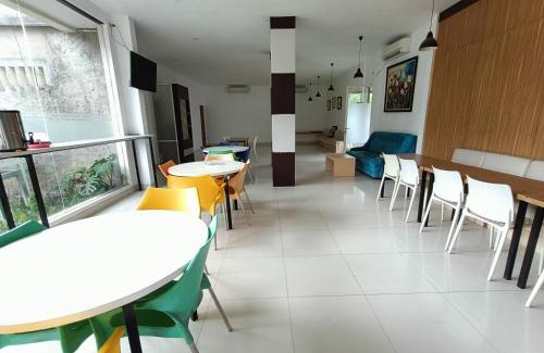 Kendari Hotel | Urbanview Hotel B Liv Kendari by RedDoorz