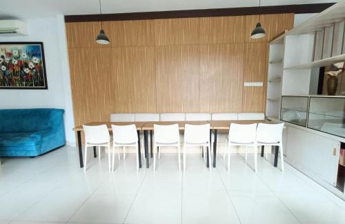 Kendari Hotel | Urbanview Hotel B Liv Kendari by RedDoorz