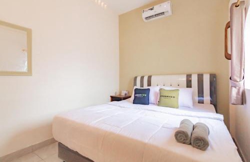 Purwakarta Hotel | Urbanview Hotel Kangen Bungalow Purwakarta by RedDoorz