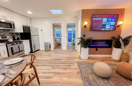 Hillcrest House | UrbanZen - Luxury Remodel - Hot Tub - WOW!