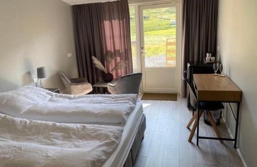 Nordurfjordur House | Urdartindur Guesthouse and Cottages