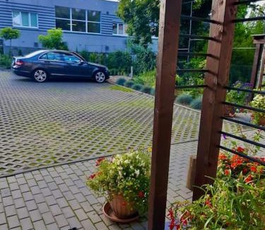 Brynow Apartment | Urocze Mieszkanie 1 z parkingiem