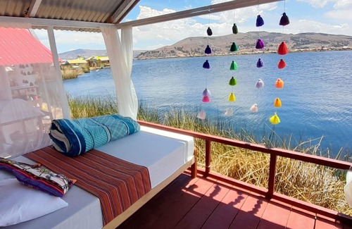 Puno Boat Rental | UROS AMARU MARKA FLOATING EXPERIENCE family room