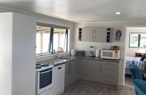 Whangarei Heads Cottage | Urquharts Bay Whangarei Heads Prime Location Beachfront