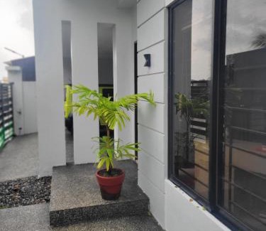 Mandurriao House | US 1975 monthly for furnished HOUSE and brand new CAR in Exclusive Neighborhood