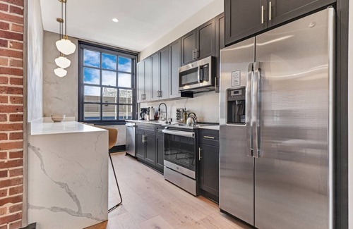 Arts/Warehouse District Hotel | Sextant The Lola 5 min drive to Bourbon St Rooftop 3 Bed 2 Bath