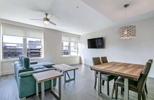 Central Business District Hotel | Hotel ∙ Stunning Condo in the Heart of Downtown New Orleans