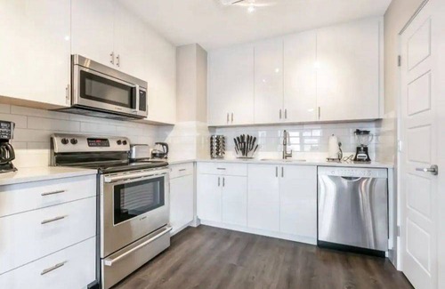 Central Business District Hotel | Hotel ∙ Stunning Condo in the Heart of Downtown New Orleans