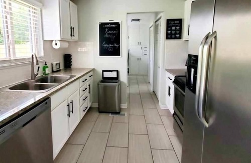 Clarkston House | *New* Your Charming Clarkston Home Away From Home