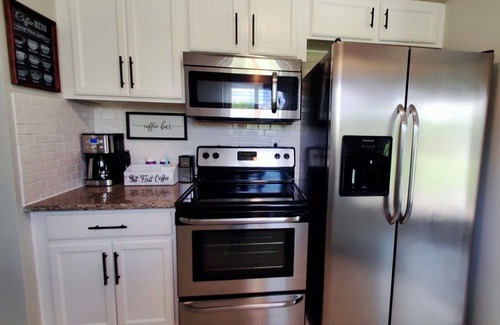 Clarkston House | *New* Your Charming Clarkston Home Away From Home