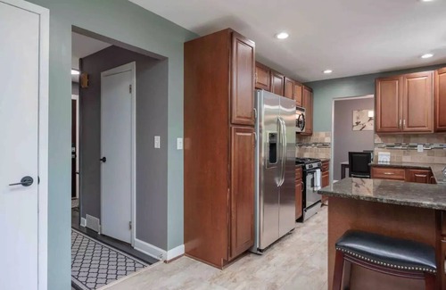 Drayton Plains House | Lakefront retreat near shopping and ski resorts
