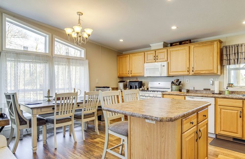 Deal Island House | 1 Mi to Boat Ramp: Peaceful Deal Island Home!