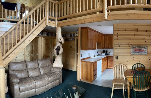 McKinley Park House | Log House on Denali Airstrip at Mile Post 229.5 of the Parks Highway.