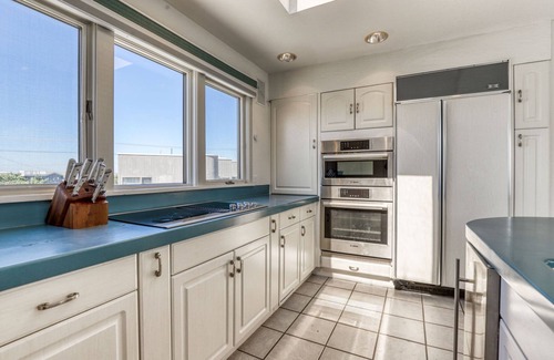 North Beach House | Luxury Home (smoke & pet free),Spectacular Ocean Views, 2nd back, guarded beach