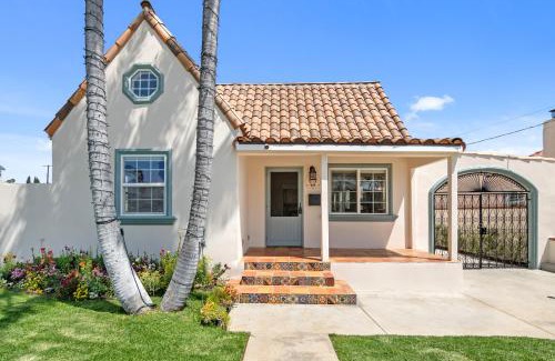 Northwest San Pedro Villa | Cheerful 6-Bedroom Villa with Hot-tub