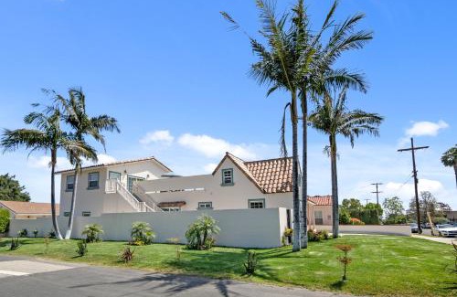Northwest San Pedro Villa | Cheerful 6-Bedroom Villa with Hot-tub