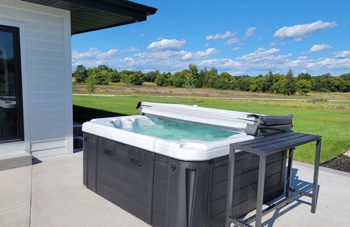 Custer House | US Senior Open-ready. Large capacity with heated pool & hot tub.