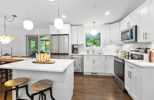 Sawyer House | Evergreen Bungalow – Modern Retreat w/Hot Tub, Fire Pit, EV Charger