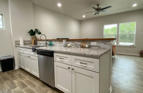 Spring Branch House | Cozy Casita near Wimberley & Canyon Lake