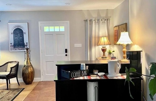 Wayne House | Ushmila's Nest- private entrance, bedroom & bathroom