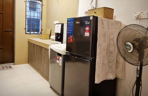 Subang Jaya House | USJ Paradise Home Staycation Away from Home - 5mins walk to LRT Station
