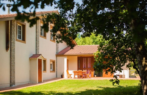 Amurrio Cottage | Usko Rural Cottage with pool, tennis court and gardens