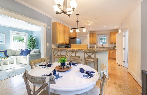 Annapolis House | USNA Home Steps to Stadium Dog-Friendly w Parking