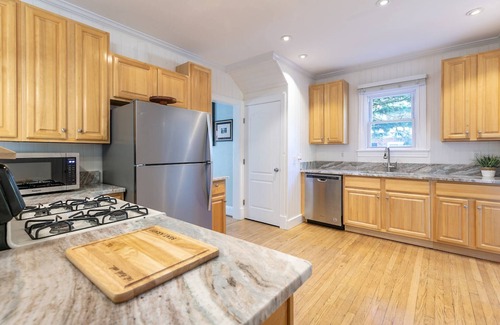 Annapolis House | USNA Home Steps to Stadium Dog-Friendly w Parking