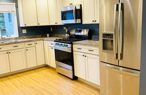 Annapolis House | USNA Stay w/Private Pool, King Beds, Furbabies & CHILD FRIENDLY GEAR