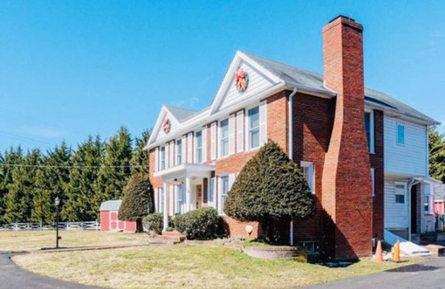 Annapolis House | USNA Stay w/Private Pool, King Beds, Furbabies & CHILD FRIENDLY GEAR