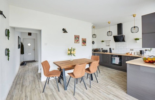 Ainley Top House | uSnooz | Spacious Huddersfield Home close to M62