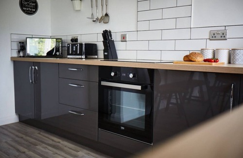 Ainley Top House | uSnooz | Spacious Huddersfield Home close to M62