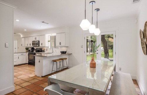Austin House | UT Football Fave - Fire Pit, Hot Tub, Pool, More!