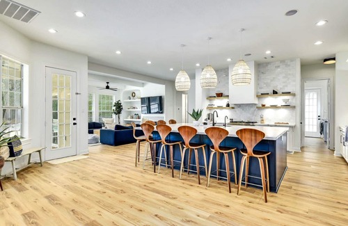 Hudson Bend House | UT Football Fave - Pool, Hot Tub, Fire Pit