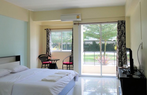 Ta Sit Hotel | UT Home Apartment