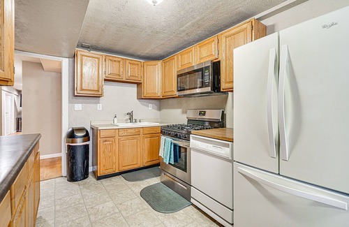 Salt Lake County Apartment | Utah Apartment: 2 Mi to Amphitheatre