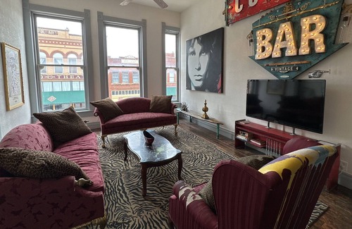 Guthrie Bed & Breakfast | Utopia Joe Loft - Great Downtown Views with Hardwood Floors & Original Art