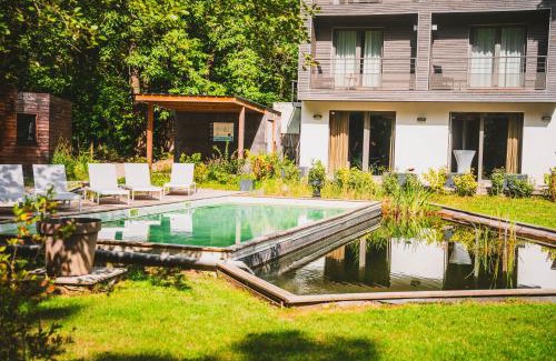 Jurbise Cabin | Utopia Village - Art & Nature Lodges