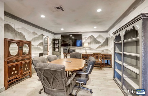 Las Vegas House | UU Newly Well-Lit 8BD/8BA Villa Near Vegas Strip-3.5mi