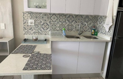 Manaba Beach Apartment | Uvongo Chalet 11 Room 289