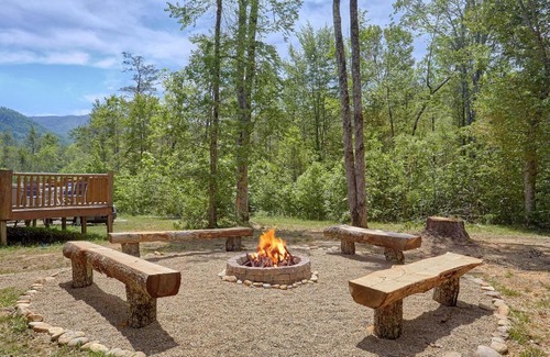 Cosby Apartment | Uwoduhi Pool Lodge