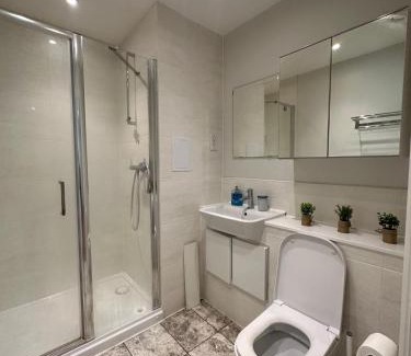 Uxbridge South Apartment | Uxbridge Apartment