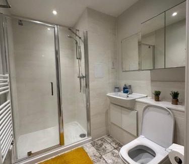 Uxbridge South Apartment | Uxbridge Apartment