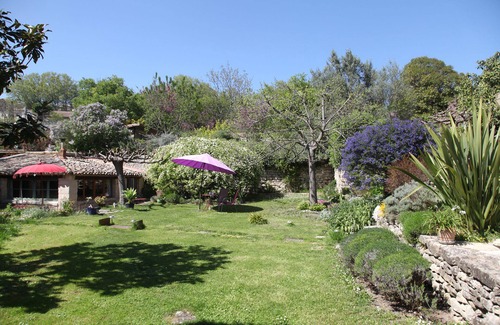 Uzes House | Uzes 600m from downtown, small house, wooded grounds with swimming pool, very quiet