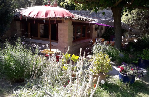 Uzes House | Uzes 600m from downtown, small house, wooded grounds with swimming pool, very quiet
