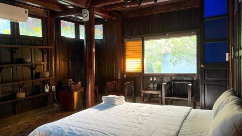 Luong Son Cabin | Về Quê Retreat