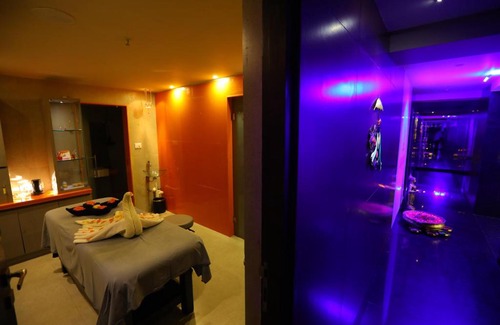 Iyyappanthangal Hotel | V 7 HOTEL