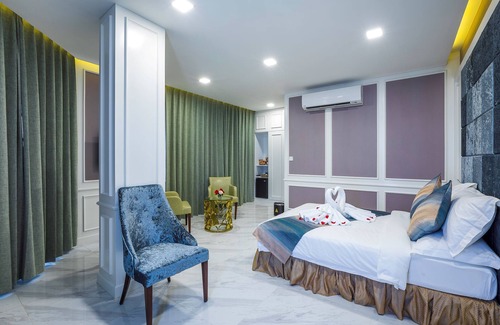 Chamkar Mon Hotel | V Boutique Hotel-Deluxe Queen Room 1