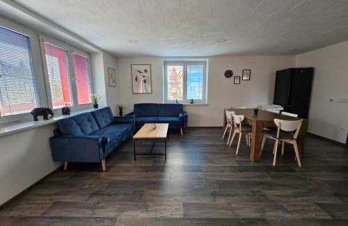 Broumov Apartment | V patře se zahradou "Podhoubí"